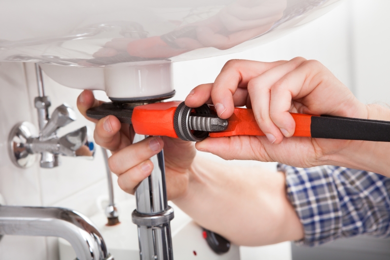 Emergency plumber attending a job in Wandsworth
